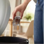 Philips GC026/80 Battery Operated Fabric Shaver (Black) - Image 3